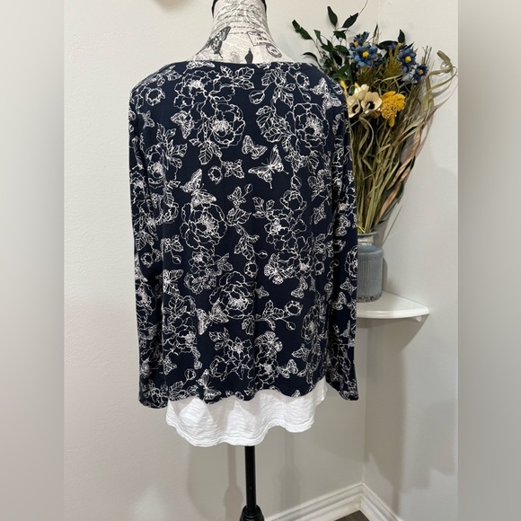 J. Jill Blue & White Butterfly Graphic Long Sleeve Top size Medium - Picture 4 of 9